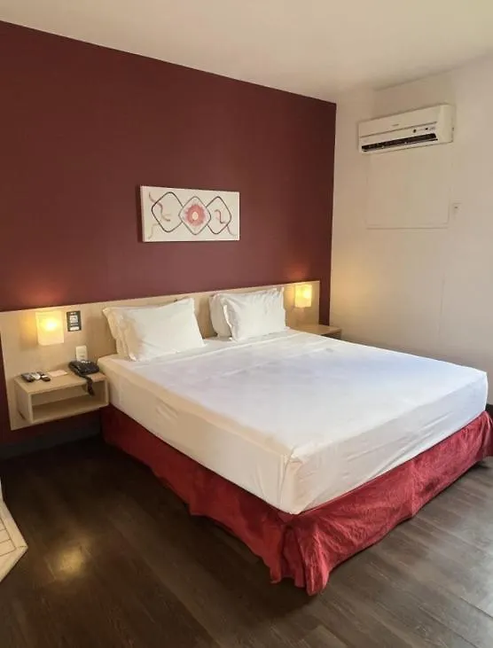 Comfort Hotel Жоинвили 3*,